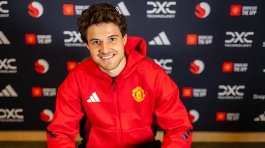 Manchester United's new goalkeeper Senne Lammens signed up on Monday