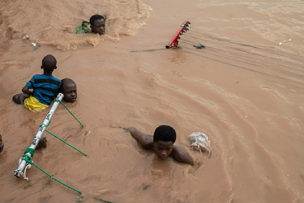 Accra flood disaster in heartbreaking scenes