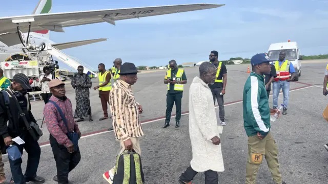 Ghanaians back from south africa